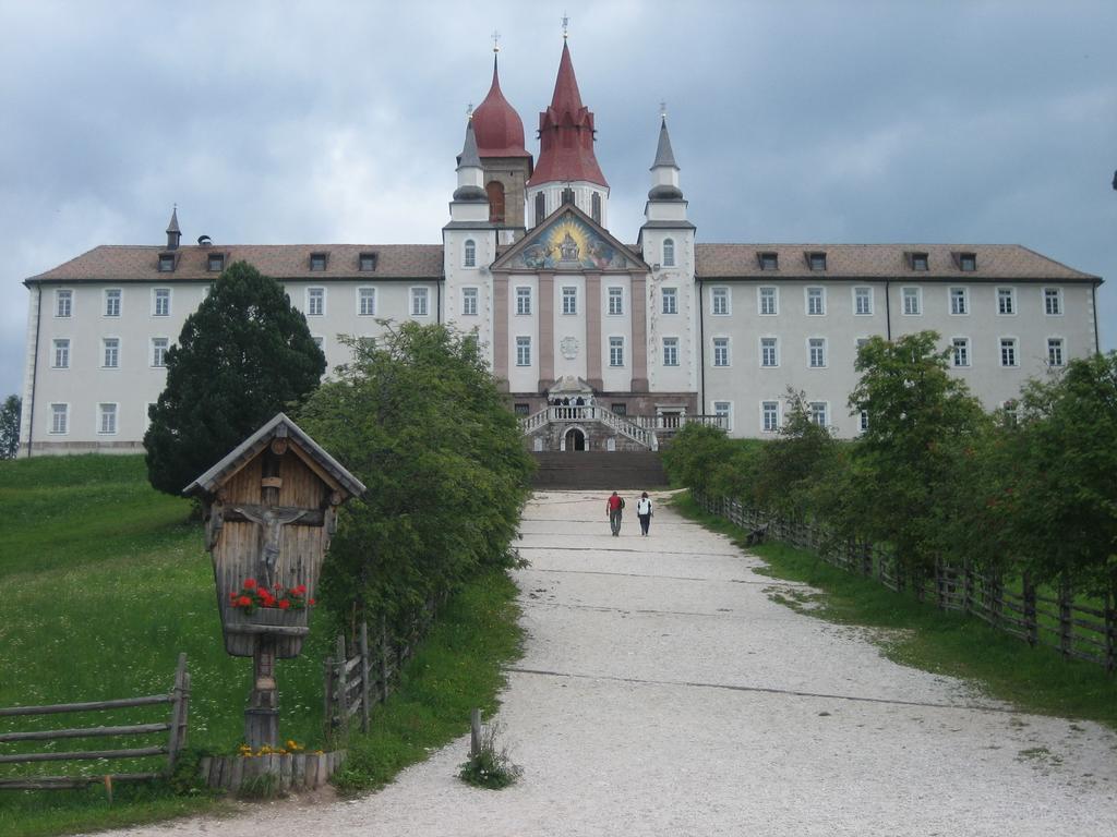 Petersberg Garni Sonnegg Bed & Breakfast エクステリア 写真